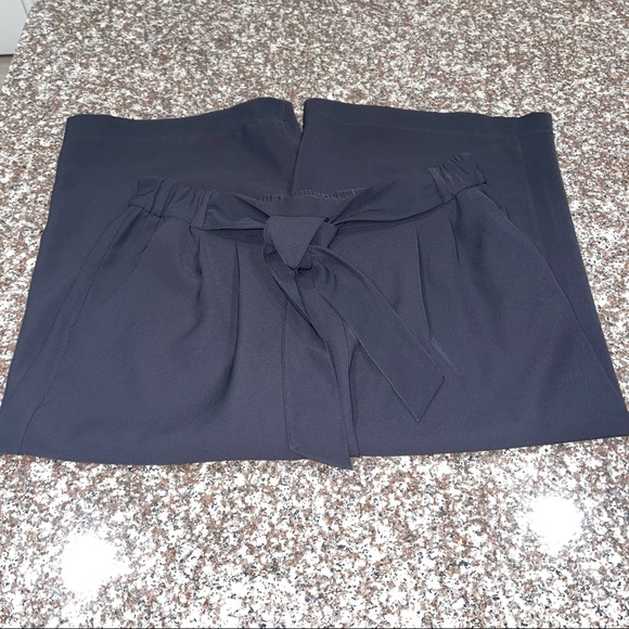 Lululemon Noir Crop - Picture 3 of 9